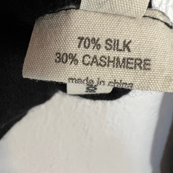 L'agence Black Cashmere Wooln Pullover Sweater Size XS Blue Gray Chevron Stripes - Picture 12 of 12